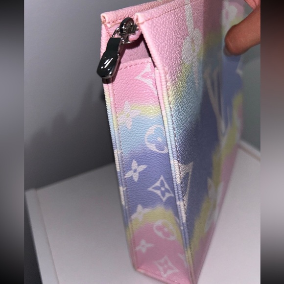 LV TOILETRY DUPE - Picture 6 of 6